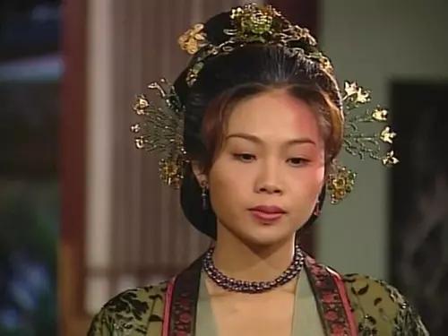 2005年宣佈全面淡出娛樂圈，棄視從商，成立健康國際有限公司及Beauty Tech美麗藝術化妝髮型美容學府。